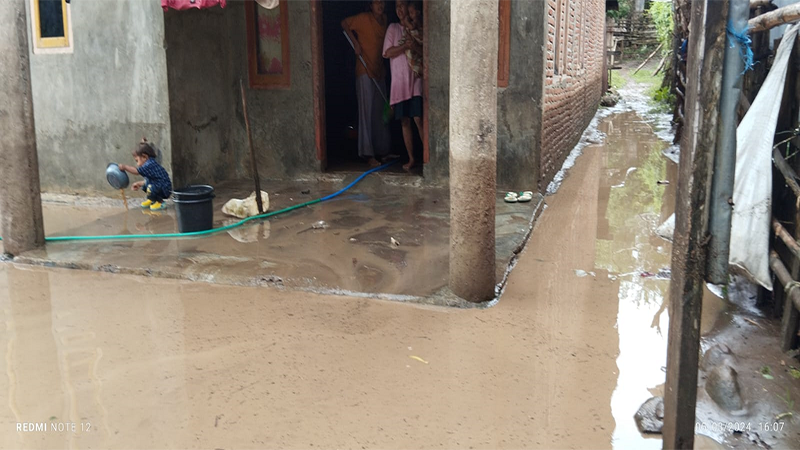 Kondisi rumah warga di Kecamatan Monta Kabupaten Bima, Nusa Tenggara Barat, setelah diterjang banjir, Selasa (5/3/2024).