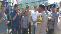 Suasana aksi massa Lembaga Keadilan Poros Muda (LKPM) Nusa Tenggara Barat di area Pelabuhan Bima, Kamis (18/4/2024).