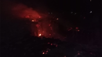 Kondisi bara, sisa api yang melahap bangunan belasan lapak milik pedagang di Pasar Rompo Kecamatan Langgudu Kabupaten Bima, Selasa (2/4/2024) malam.