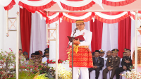 Pj Wali Kota Bima, H Mohammad Rum saat membacakan sambutan pada puncak HUT ke-22 Kota Bima di halaman kantor Pemkot Bima, Rabu (17/4/2024).