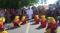 Tim penilai lomba desa dan lomba Posyandu tingkat Kabupaten Bima disambut Muspika Soromandi dan stake holder serta penampilan penari, Senin (27/5/2024).