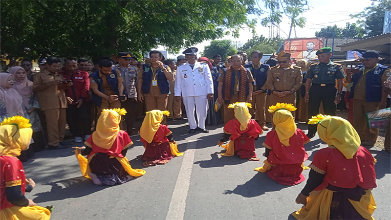 Tim penilai lomba desa dan lomba Posyandu tingkat Kabupaten Bima disambut Muspika Soromandi dan stake holder serta penampilan penari, Senin (27/5/2024).