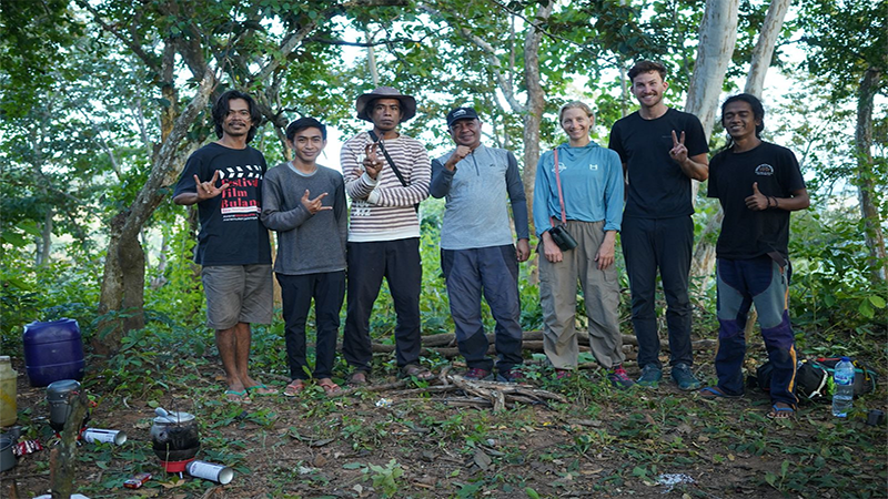 Elang Flores