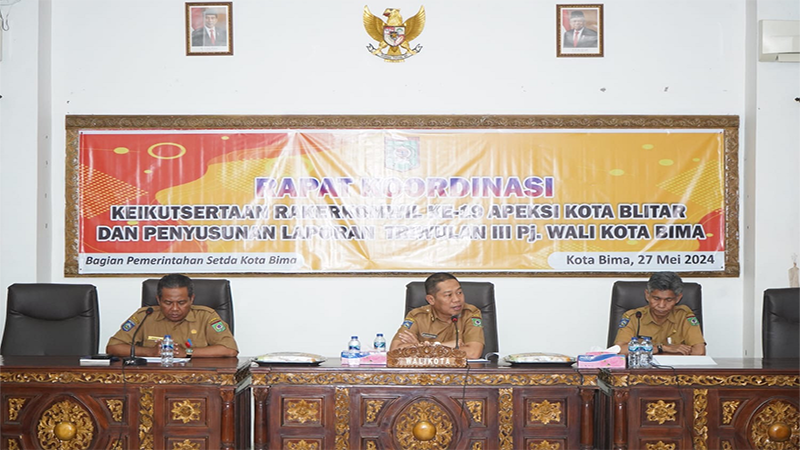 Pj Wali Kota Bima, H Mohammad Rum saat memimpin Rakor persiapan Pemkot Bima mengikuti Rapat Kerja Komisariat Wilayah (Rakerkomwil) IV Asosiasi Pemerintah Kota Seluruh Indonesia (APEKSI) di Kota Blitar Jawa Timur.