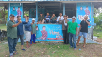 Foto Bersama relawan Rohmi-Firin di Kabupaten Bima usai memasang baliho di posko pemenangan di Desa Lewintana Kecamatan Soromandi Kabupaten Bima, Rabu (26/6/2024).