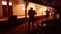 Kondisi bangunan SMPN 1 Woha di Jalan Buya Hamka Desa Tente Kecamatan Woha Kabupaten Bima saat dilahap si jago merah sekira pukul 03.00 Wita, Senin (24/6/2024).