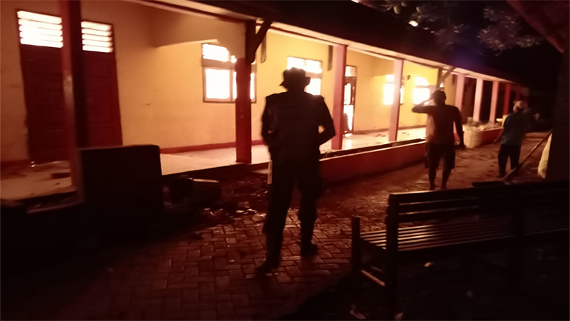 Kondisi bangunan SMPN 1 Woha di Jalan Buya Hamka Desa Tente Kecamatan Woha Kabupaten Bima saat dilahap si jago merah sekira pukul 03.00 Wita, Senin (24/6/2024).