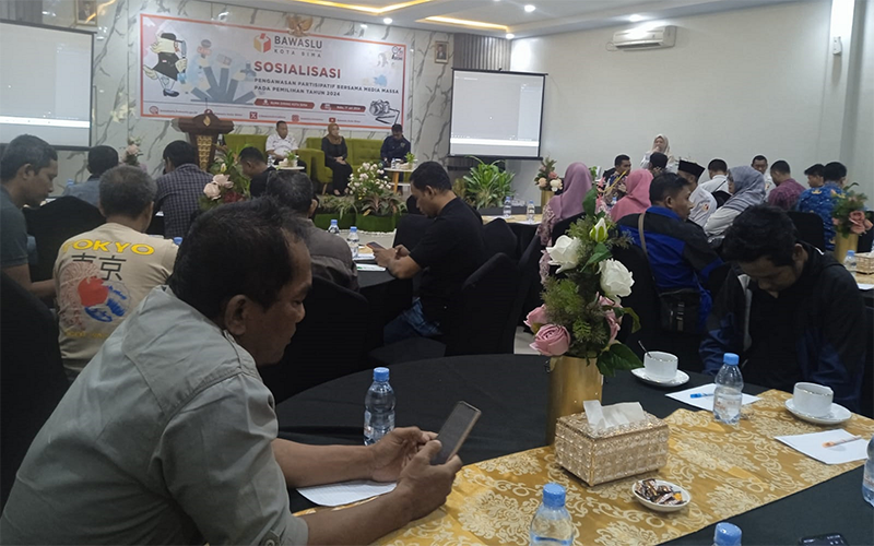 Suasana pengawasan partisipasi bersama media massa yang digelar Bawaslu Kota Bima di rumah makan Dining Kota Bima, Jalan Gatot Soebroto, Rabu (17/7/2024) pagi. Foto US/ Berita11.com.
