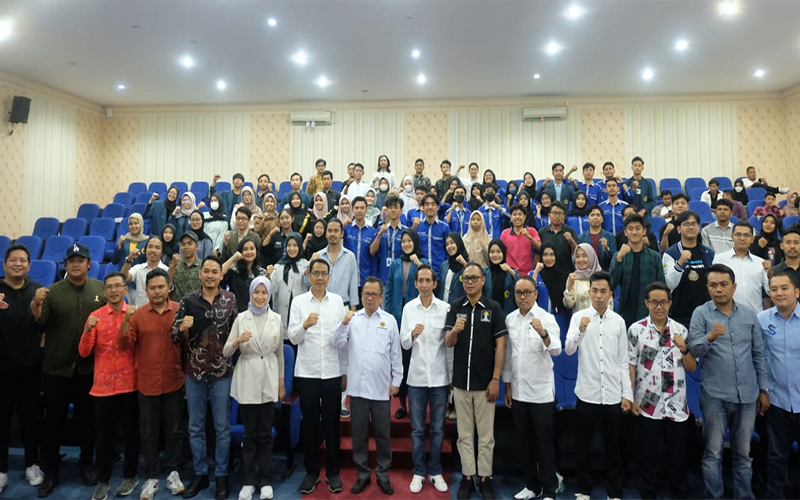 Ketum HIPMI NTB Dedy dan Civitas Akademika FEB Universitas Mataram.
