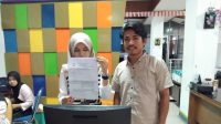 Ketua Komunitas Pemuda Progresif (KPP) Tarlawi Kecamatan Wawo Kabupaten Bima, Al Muhaijirin saat menyampaikan aduan terkait pengelolaan hutan di Tarlawi Kecamatan Wawo kepada Gubernur NTB dan Dinas Lingkungan Hidup dan Kehutanan Provinsi NTB.