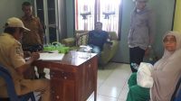 Pemerintah Desa Nggembe saat menerima pemilik pangkalan dan warga yang meminta agar pemerintah daerah dan agen LPG menambah kuota LPG bersubsidi untuk desa setempat.