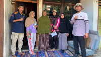 Pantarlih, PPS dan PKD Nggembe Kecamatan Bolo Kabupaten Bima saat mendatangi rumah warga yang sebelumnya diduga belum dicoklit sesuai prosedur. Foto Ist.