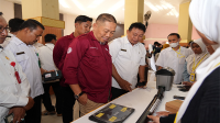 Pj Wali Kota Bima, H Mohammad Rum saat membuka acara Gelar Teknologi Tepat Guna (GTTG) III tingkat Kota Bima 2024 di Gedung Seni Budaya Kota Bima, Rabu (21/2/2024).