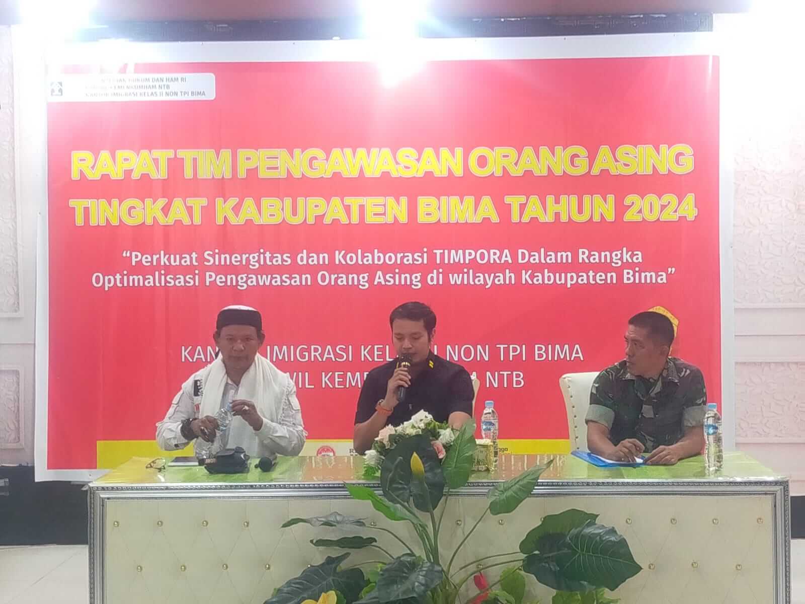 Suasana Rakor Tim Pengawasan Orang Asing (Timpora) tingkat Kabupaten Bima, di Hotel Mutmainnah, Kelurahan Penarga, Jl Gajah Mada, Kota Bima, Rabu (24/7/2024).