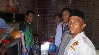Pengurus PCPM Bolo Kabupaten Bima saat menyalurkan bantuan sembako kepada kelompok disabilitas dan kaum dhuafa di Desa Timu Kecamatan Bolo Kabupaten Bima, Jumat (26/7/2024).