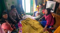 Suasana di rumah duka saat korban disemayamkan usai dievakuasi potensi SAR dan warga sekitar, Sabtu (27/7/2024).