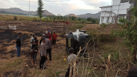 Kondisi pick up yang mengalami kecelakaan Tunggal akibat hilang control setelah terjun bebas dari ruas jalan raya di Jl Ompu Beko Dusun Madarutu Desa Bara Kecamatan Woja Kabupaten Dompu, sekira pukulu 16.00 Wita, Sabtu (20/7/2024).