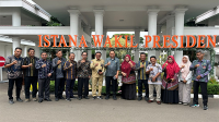 Pj Wali Kota Bima, H Mohammad Rum dan rombongan foto bersama Staf khusus Wakil Presiden RI Bidang Koordinasi, Gatot Prio Utomo di Jakarta, Senin (15/1/2024).