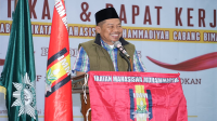 Pj Wali Kota Bima, H Mohammad Rum menyampaikan sambutan saat pelantikan dan rapat kerja IMM Cabang Bima periode 2024-2025 yang digelar di Paruga Nae Convention Hall Kota Bima, Sabtu (14/6/2024).