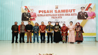 Pj Wali Kota Bima foto bersama saat menghadiri pisah sambut Kapolres Bima Kota yang berlangsung di Convention Hall Paruga Nae, pada Kamis (11/1/2024).