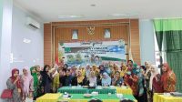 Foto bersama pemateri dan peserta on the job training (OJT) menyikapi 385 kasus gigitan hewan penular rabies (GPHR) yang digelar Dikes Kabupaten Bima, Kamis (1/8/2024).