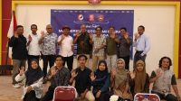 Foto bersama peserta diskusi terbatas memperkuat otonomi daerah melalui Pilkada yang digelar di Gedung Beradab kampus induk STKIP Taman Siswa Bima, Minggu (11/08/2024).