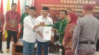 H Arahman dan Ferry Sofiyan mendaftar sebagai calon Wali Kota Bima dan calon Wakil Wali Kota Bima 2024-2029 di kantor KPU Kota Bima, Kamis (29/8/2024) sore.