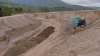 Proyek jaringan irigasi permukaan (waduk) di Desa Parangina Kecamatan Sape Kabupten Bima, Nusa Tenggara Barat yang bersumber dari Dana Alokasi Khusus (DAK) senilai Rp4.277.600.000 yang disorot kepala desa dan aktivis lingkungan.