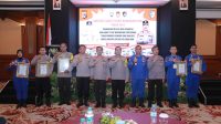 Foto bersama Kapolda NTB Irjen Pol R Umar Faroq membuka rapat kerja teknis (Rakernis) fungsi Baharkam Polda NTB yang berlangsung di Ballroom Hotel Lombok Raya, Mataram, Selasa (6/8/2024).
