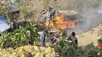 Kondisi rumah panggung 12 tiang milik Suharto di RT 007/ 003 Desa Soki Kecamatan Belo Kabupaten Bima, Nusa Tenggara Barat, saat dilahap si jago merah, Kamis (8/8/2024) sore.