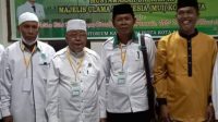 Ketua Pengurus Cabang Nahdlatul Ulama (PCNU) Kota Bima, Nusa Tenggara Barat, Ustadz H Mahmud (tengah). Foto Ist.