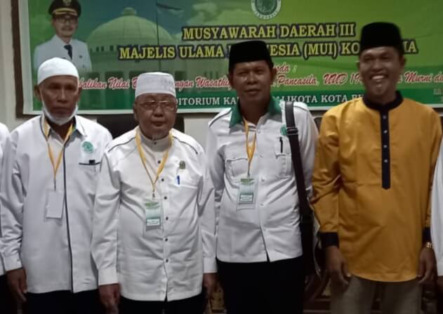 Ketua Pengurus Cabang Nahdlatul Ulama (PCNU) Kota Bima, Nusa Tenggara Barat, Ustadz H Mahmud (tengah). Foto Ist.