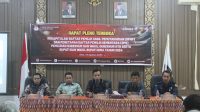 Suasana rapat pleno terbuka rekapitulasi Daftar Pemilih Hasil Pemutakhiran (DPHP) dan Penetapan Daftar Pemilih Sementara (DPS) Pemilihan Gubernur dan Wakil Gubernur NTB Serta Bupati dan Wakil Bupati Bima tahun di kantor KPU Kabupaten Bima, Sabtu (110/8/2024).