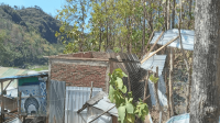 Kondisi rumah warga Kota Bima, Nusa Tenggara Barat usai dihempas puting beliung, Jumat (9/8/2024) siang.