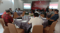 Suasana rakor kebijakan pelaksanaan kampanye pada pemilihan Gubernur dan Wakil Gubernur NTB, pemilihan Bupati dan Wakil Bupati Bima tahun 2024 yang digelar KPU Kabupaten Bima di Hotel Marina Inn Kota Bima, Jumat (20/9/2024). Foto MR/ Berita11.com.