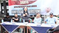 Ketua Yayasan HBK Peduli Rannya Agustyra Kristiono saat menyampaikan sambutan pada kegiatan penyuluhan kesehatan dan pengobatan gratis oleh Yayasan HBK Peduli di Kampung Presak Barat, Kelurahan Pagutan Barat, Kecamatan Mataram pada Sabtu (21/9/2024).