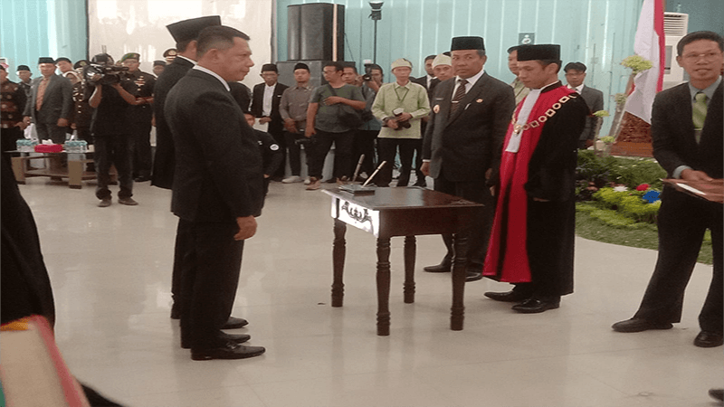Suasana pelantikan dan pengambilan sumpah janji anggota DPRD Kota Bima terpilih peridoe 2024-2029 di Paruga Nae Convention Hall, Jl Soekarno-Hatta Kota Bima, Selasa (24/9/2024). Foto MR/ Berita11.com.