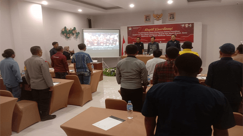 Suasana rakor pembatasan dana kampanye pemilihan Gubernur dan Wakil Gubernur, Bupati dan Wakil Bupati serta Wali Kota dan Wakil Wali Kota Bima di Hotel Marina Inn Kota Bima, Selasa (24/9/2024) sore. Foto MR/ Berita11.com.