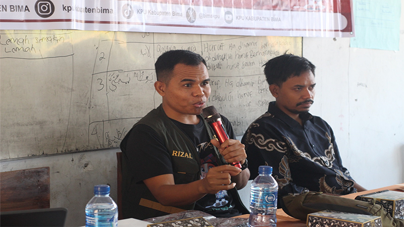 Kepala Devisi Sosdiklih, Parmas dan SDM KPU Kabupaten Bima, Rizal Mukhlis. Foto Ist.