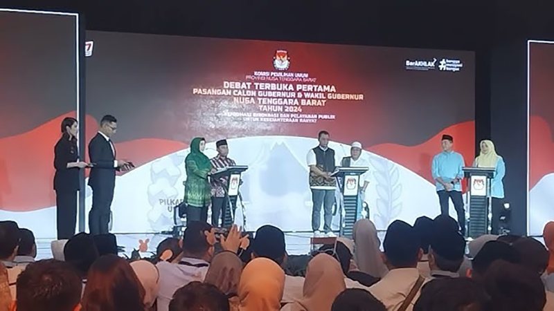 Pasangan calon saat tampil dalam debat pertama pasangan calon Gubernur dan Wakil Gubernur, peserta Pilkada 2024, Rabu (23/10/2024) lalu.