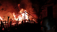 Kondisi rumah korban saat dilahap api pada Minggu (20/10/2024) dini hari.