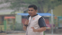 Koordinator Devisi Pencegahan, Partisipasi Masyarakat dan Hubungan Masyarakat Bawaslu Kabupaten Bima, Mulyadin saat memimpin apel siaga pada Sabtu (23/11/2024).