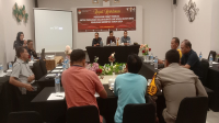 Suasana rapat koordinasi persiapan debat antarpasangan Calon Bupati dan Calon Wakil Bupati Bima untuk pemilihan tahun 2024 di Meeting Room Hotel Marina Inn di Jalan Sultan Salahuddin Lingkungan Amahami Kota Bima, Minggu (10/11/2024) pagi.