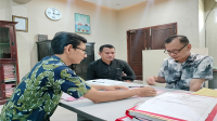 Penyerahan tersangka dan barang bukti (tahap 2) perkara dugaan korupsi pembangunan Puskesmas Dompu Kota pada tahun anggaran 2021 yang dilaksanakan di kantor Kejari Dompu sekira pukul 11.40 Wita, Jumat (15/11/2024) lalu.
