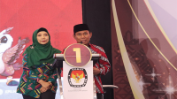 Paslon Rohmi Firin saat tampil pada debat paslon sesi kedua yang diselenggarakan KPU Provinsi NTB. Foto Ist.