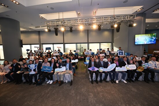 Cyberport menyelenggarakan “Upacara Kelulusan Program Kewirausahaan Cyberport dan Hari Informasi 2024”. Acara ini merayakan kelulusan 190 perusahaan rintisan dari Program Inkubasi Cyberport (CIP) dan Dana Mikro Kreatif Cyberport (CCMF).