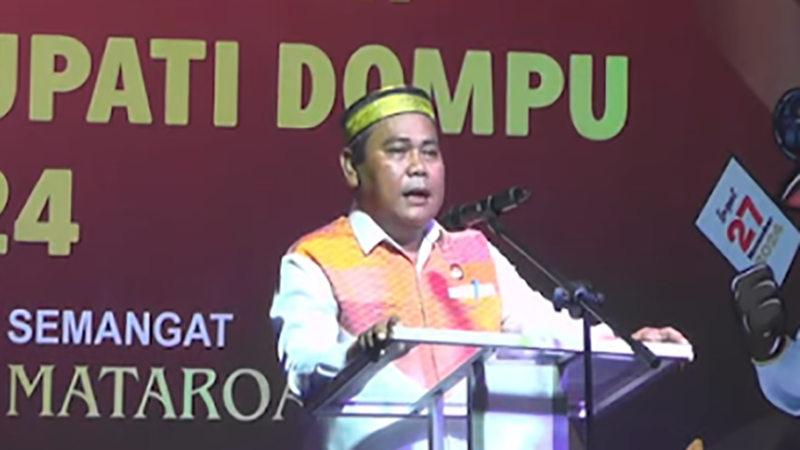 Ketua KPU Kabupaten Dompu, Arif Rahman saat menyampaikan sambutan pada dialog publik pasangan calon Bupati dan Wakil Bupati Dompu, beberapa waktu lalu.