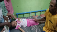 Salah satu korban kasus gigitan hewan penular rabies/ GHPR (anjing gila) di Kecamatan Bolo Kabupaten Bima, Nusa Tenggara Barat, saat mendapat perawatan medis di Puskesmas Bolo, Selasa (3/12/2024).
