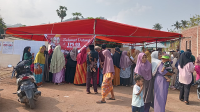 Warga mengantri mencoblos di TPS 3 Desa Lambu Kecamatan Lambu Kabupaten Bima, Nusa Tenggara Barat, pada Pilkada serentak Rabu, 27 November 2024 lalu.
