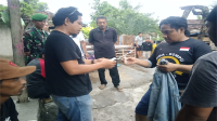 Tim gabungan Intelrem 162/ WB, Datasemen Inteldam Udayana dan Unit Inteldim Bima saat menggerebek dan melakukan operasi tangkap tangan terhadap pengguna sabu-sabu di Kota Bima, MInggu (29/12/2024). Foto Penerangan Kodim 1608/ Bima.